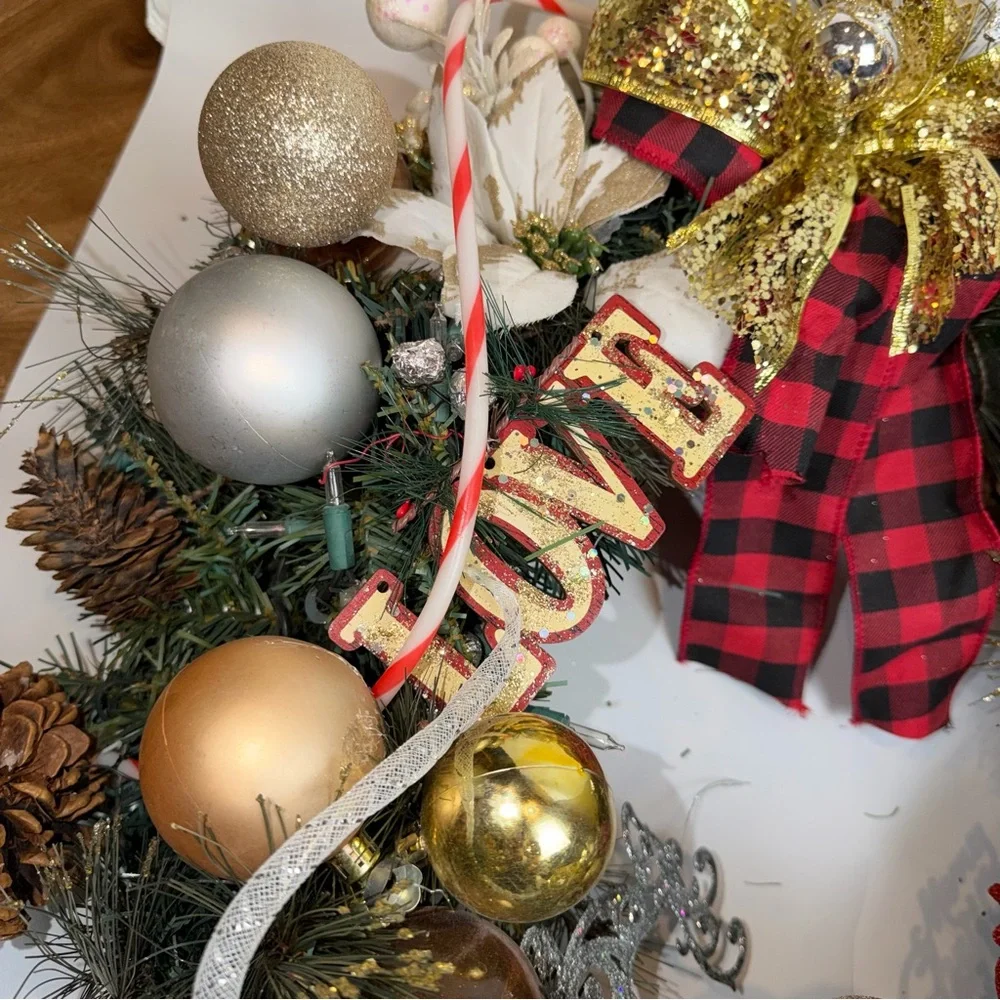 Festive Holiday Wreath with Gold and Red Accents